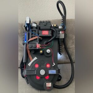 GHOSTBUSTERS deluxe proton pack with lights/ sound, works READ Replica